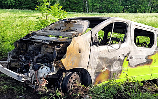 Kierowca chciał uniknąć zderzenia ze zwierzyną. Jego auto spłonęło Kierowca chciał uniknąć zderzenia ze zwierzyną. Jego auto spłonęło